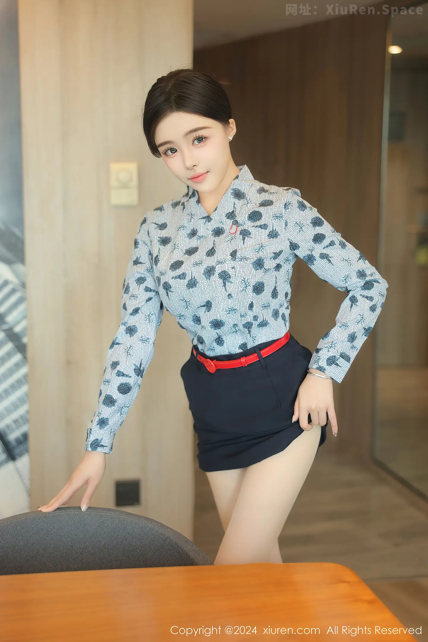 图片[4]-[XiuRen秀人网]VOL.8919 新人模特袁圆空姐服饰露黑色内衣配原色丝袜秀曼妙身姿诱惑写真84P-秀人网官方网站